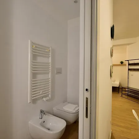 Loft - Modern House アパート *