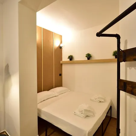 Loft - Modern House باري